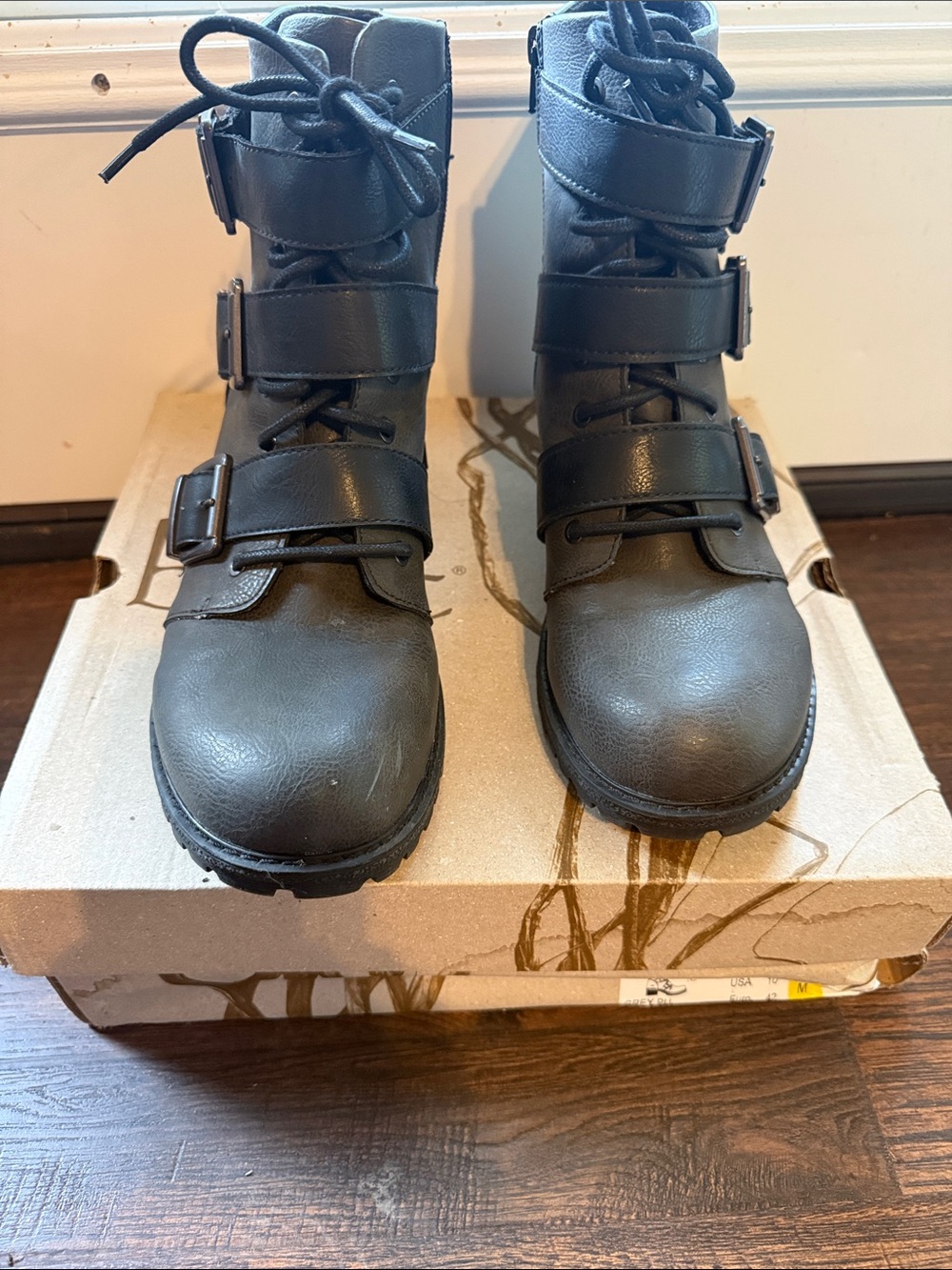 b.o.c. Women's Black Ankle Boots with Buckles Size 10